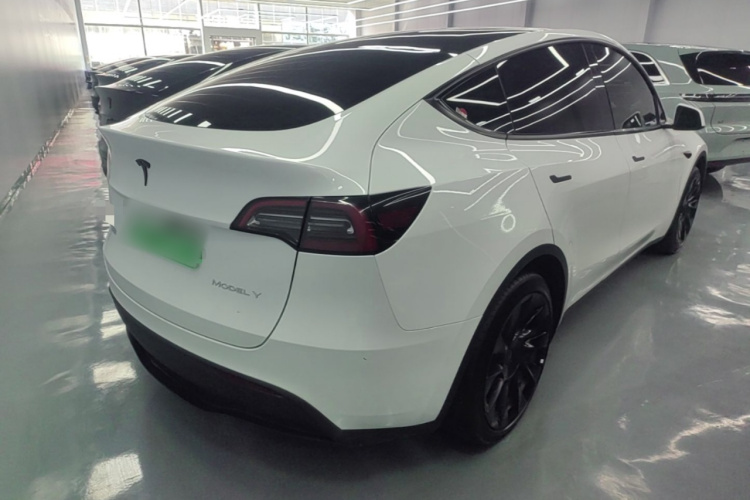 Tesla Model Y 2024 #7 Tesla Model Y 2024 car image #7