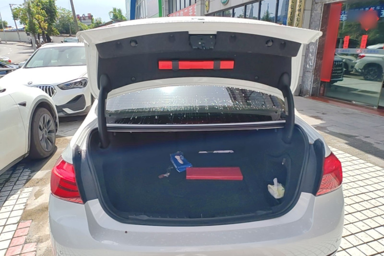 BMW 3 Series 2018 #19 BMW 3 Series 2018 car image #19