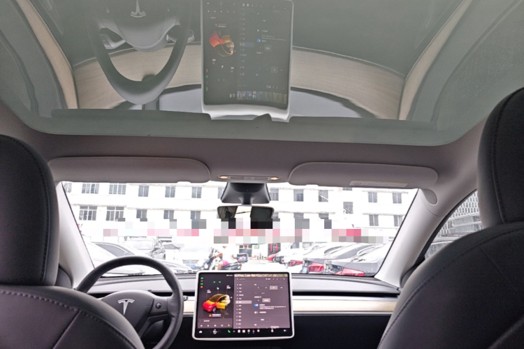 Tesla Model Y 2023 car image #18