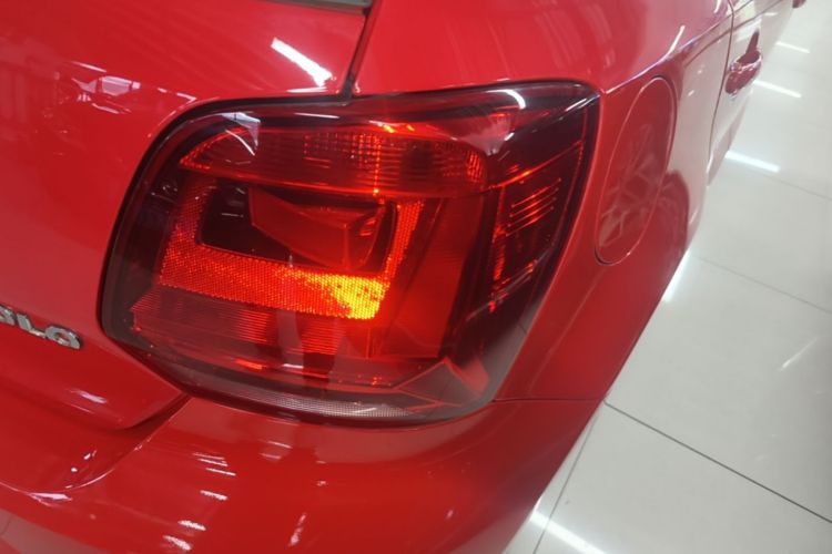 Volkswagen Polo 2016 car image #8