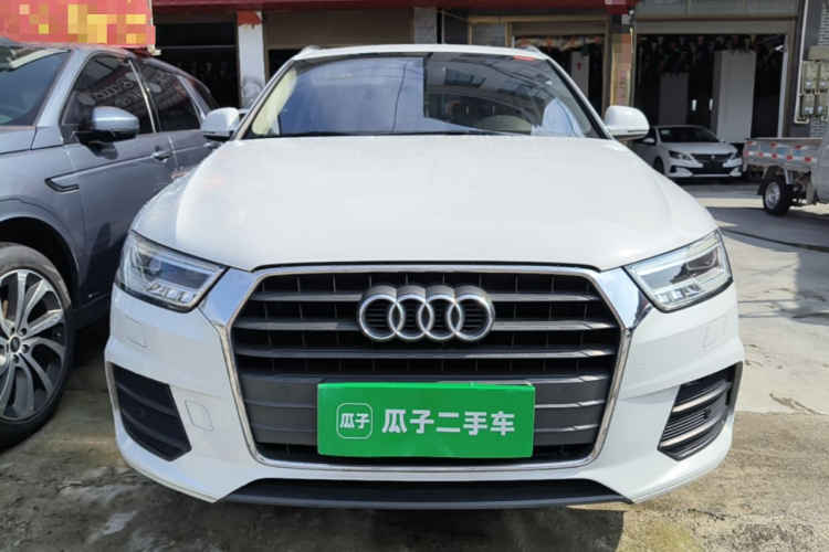 Audi Q3 2018 car image #3