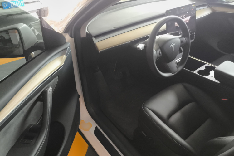 Tesla Model Y 2023 #16 Tesla Model Y 2023 car image #16