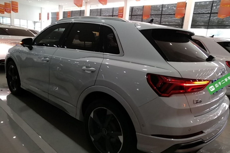 Audi Q3 2022 car image #7