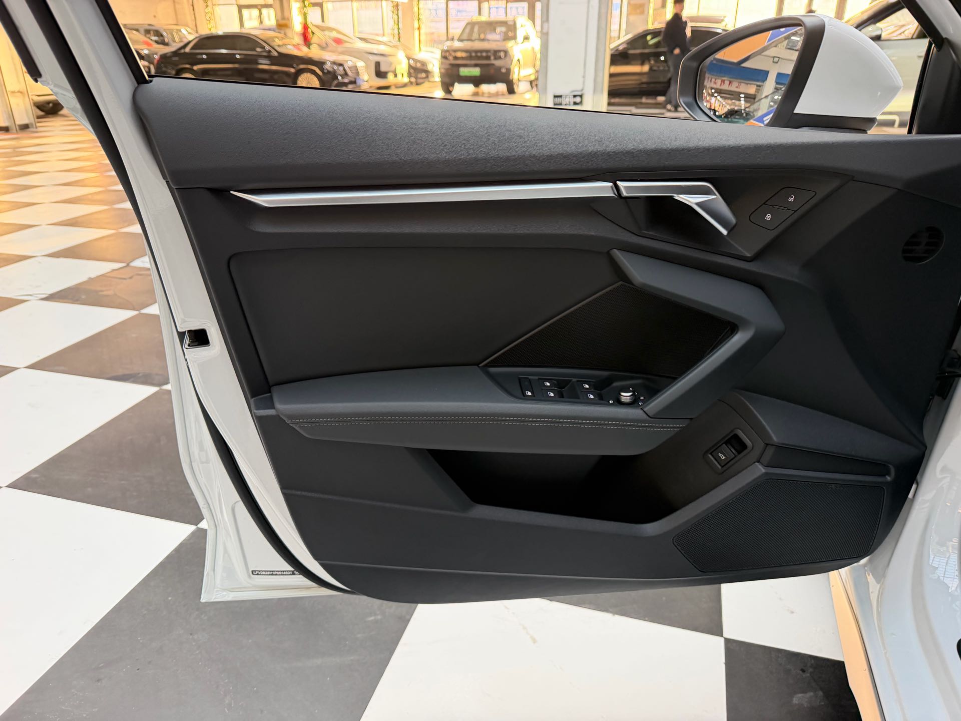 2023 car image #4