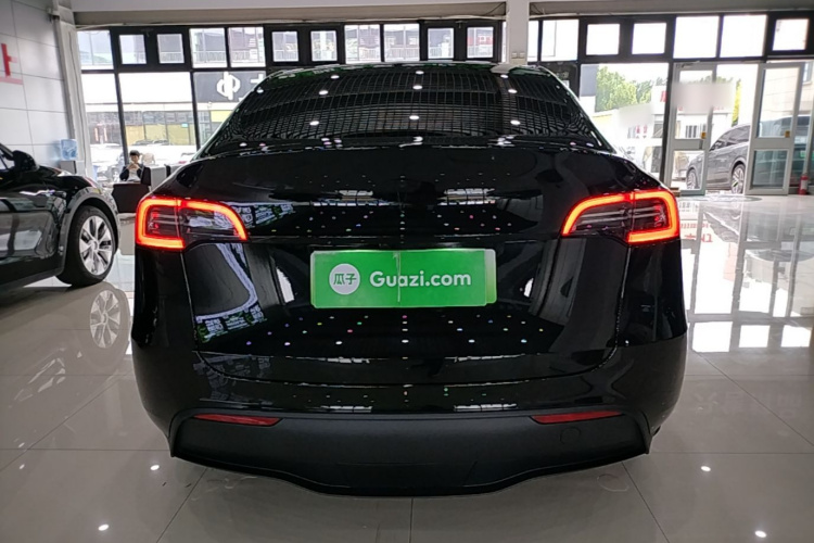 Tesla Model Y 2024 #6 Tesla Model Y 2024 car image #6