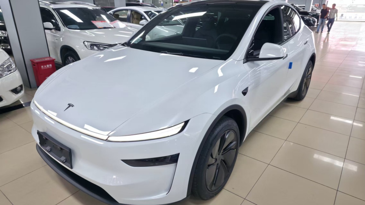Tesla Model Y 2026 car image 
