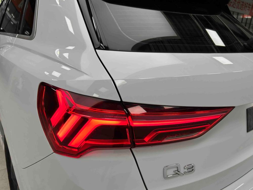 Audi Q3 2022 car image #9