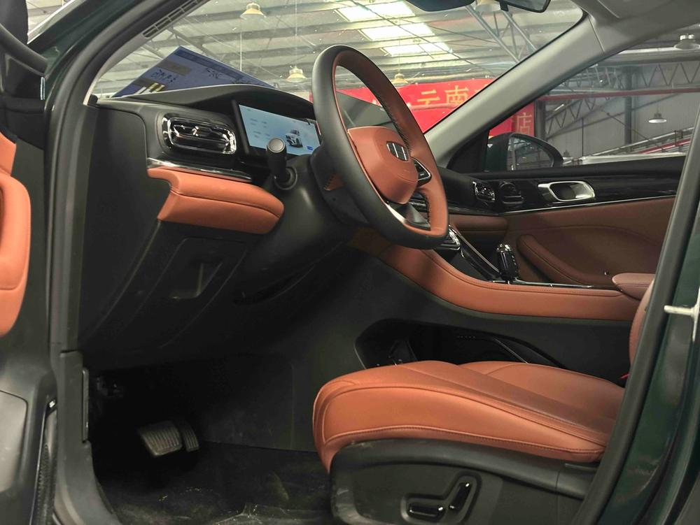 GEELY Emgrand 2025 car image #14