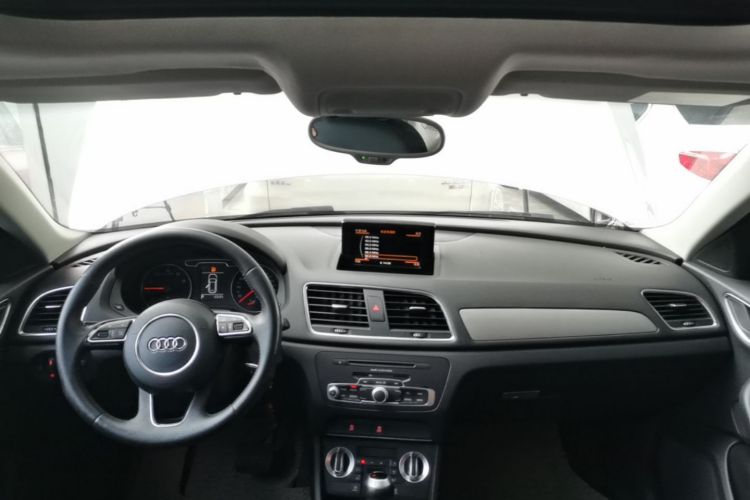 Audi Q3 2015 car image #10