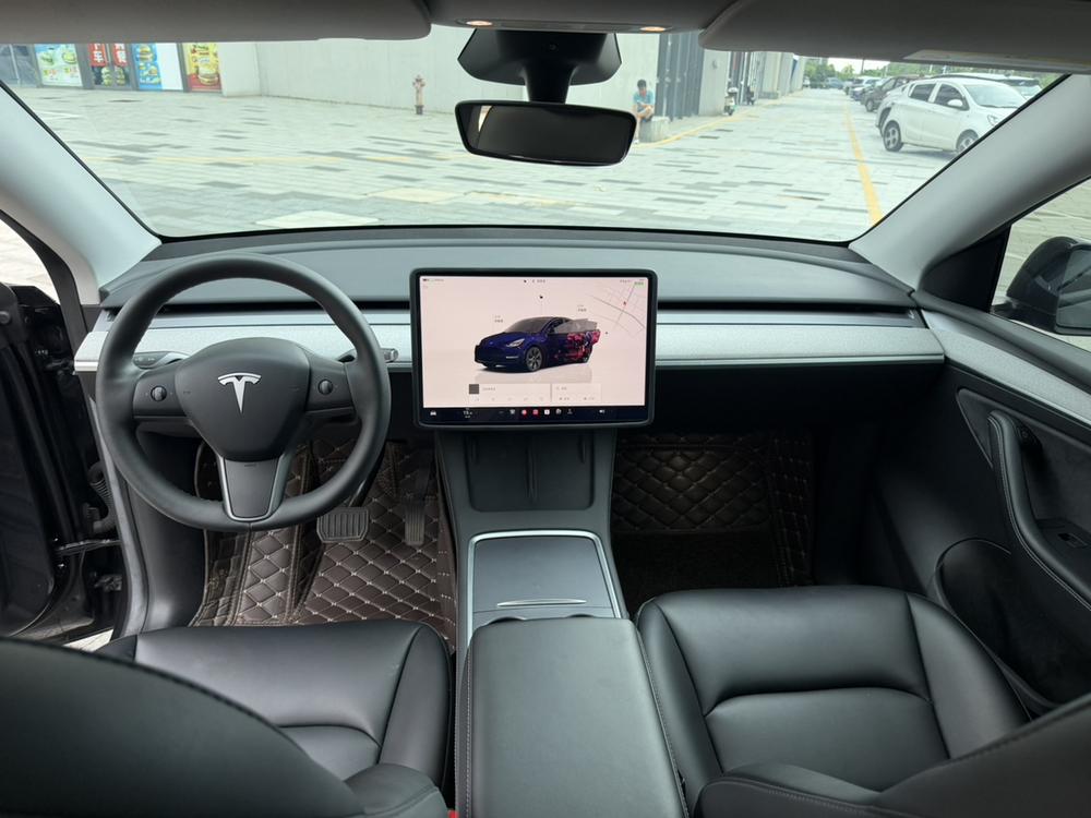Tesla Model Y 2024 #8 Tesla Model Y 2024 car image #8