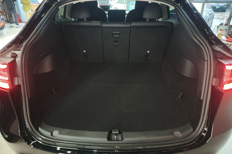 Tesla Model Y 2023 #19 Tesla Model Y 2023 car image #19