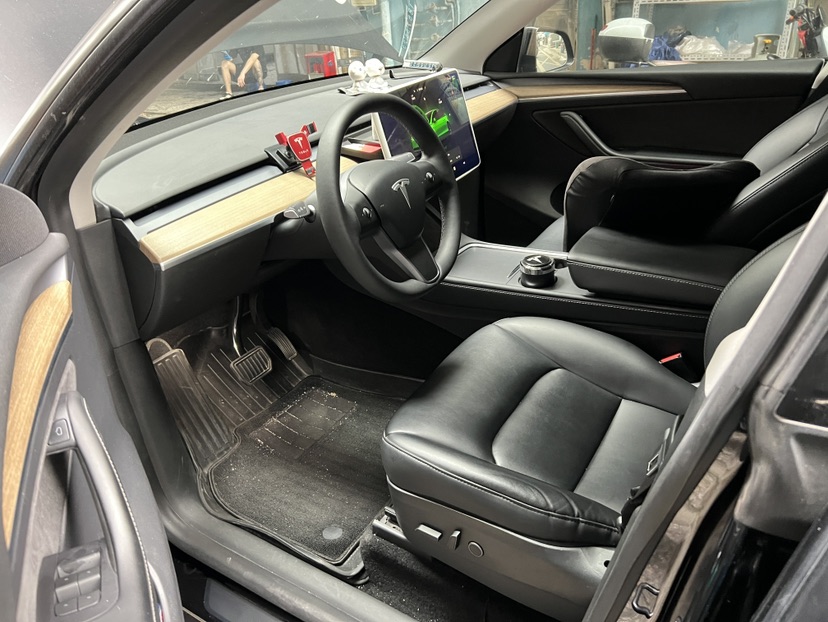 Tesla Model Y 2022 car image #4