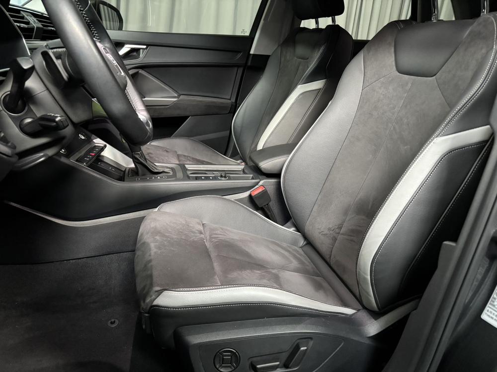 Audi Q3 2022 car image #17