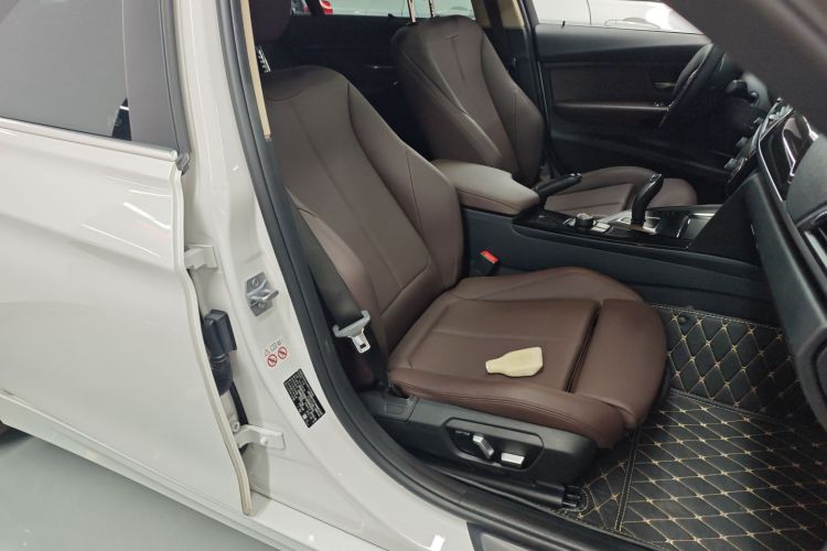 BMW 3 Series 2018 car image #24