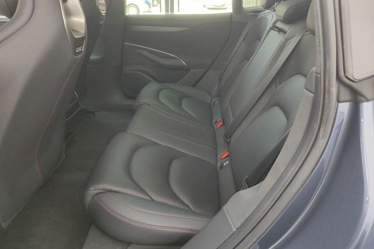MI SU7 2025 car image #17