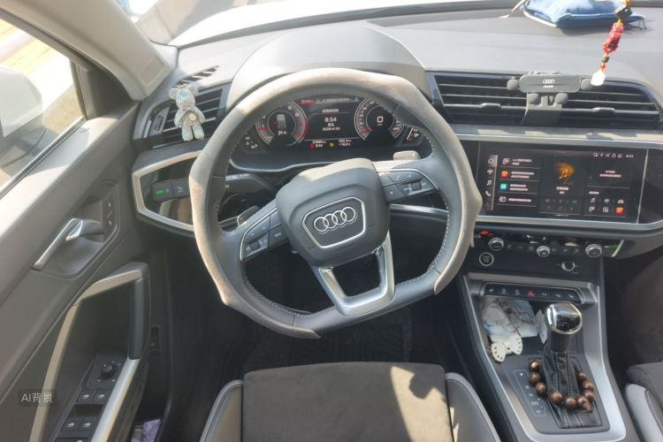 Audi Q3 2021 car image #12