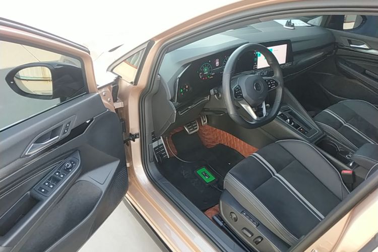 Volkswagen Golf 2022 car image #16