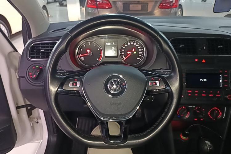Volkswagen Polo 2016 car image #15