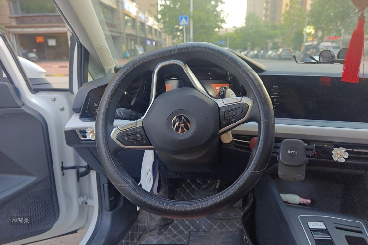 Volkswagen Golf 2023 car image #12