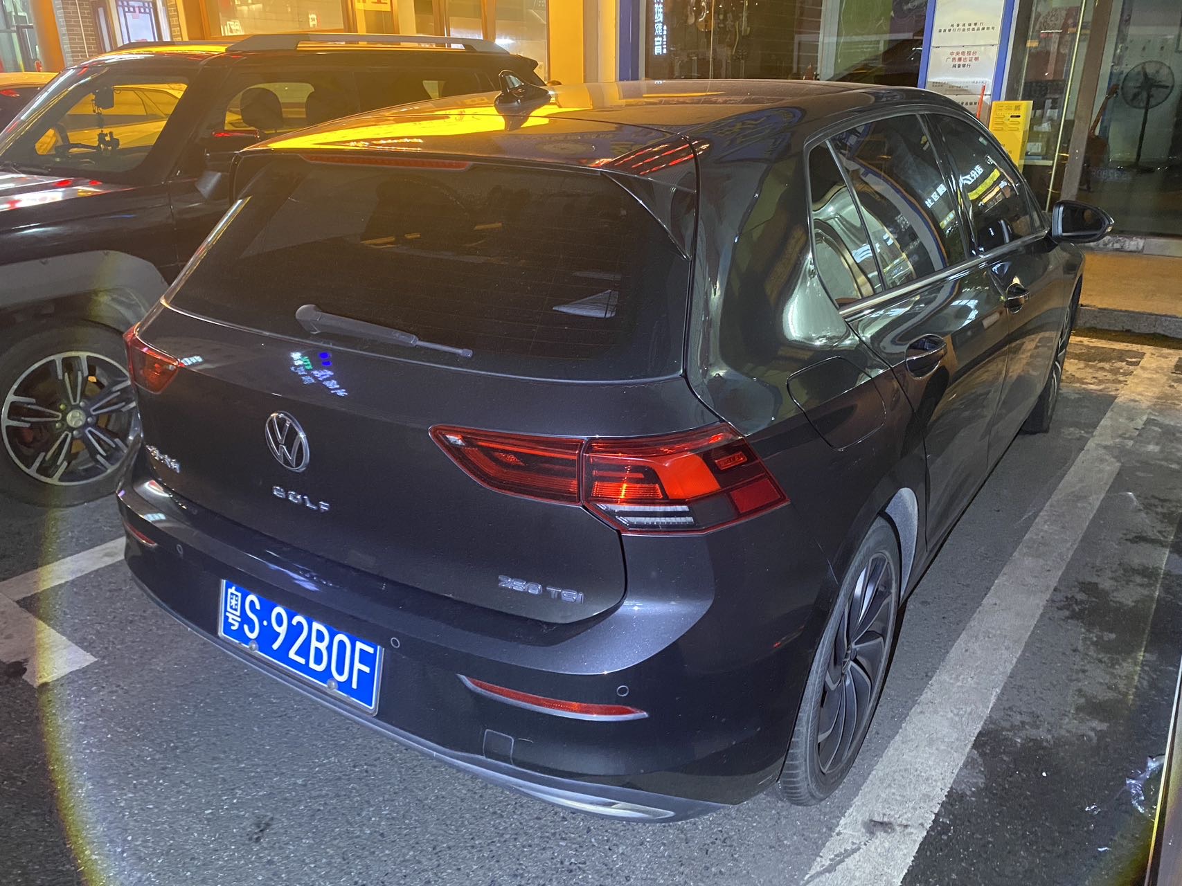 Volkswagen Golf 2021 car image #3