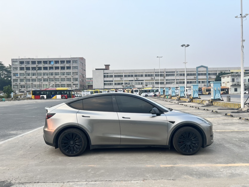 Tesla Model Y 2023 car image #4