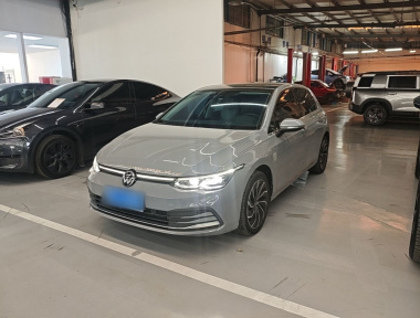 Volkswagen Golf 2023 car image 