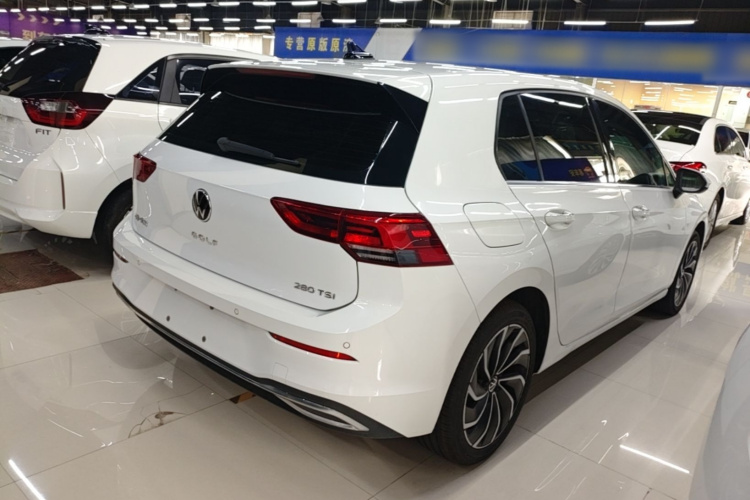 Volkswagen Golf 2022 car image #5