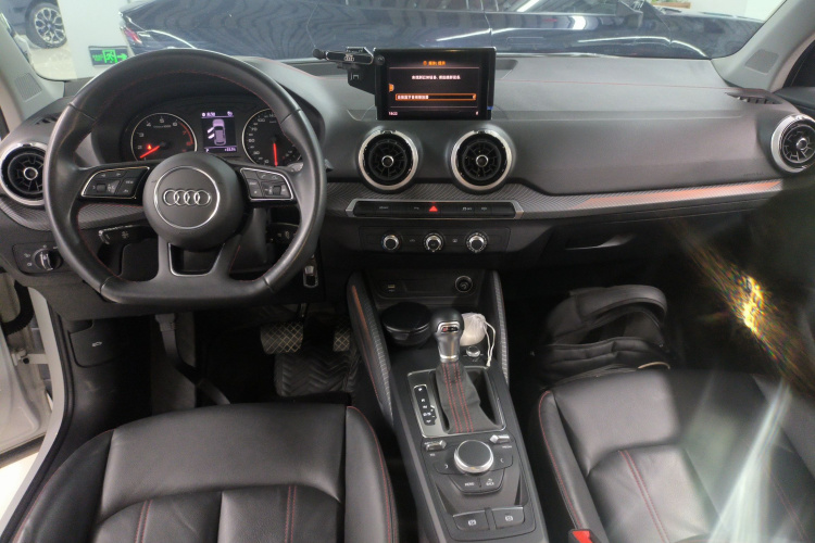 Audi Q2L 2023 imagem de carro #10