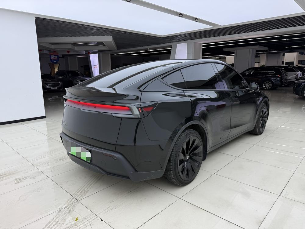 Tesla Model Y 2025 #6 Tesla Model Y 2025 car image #6