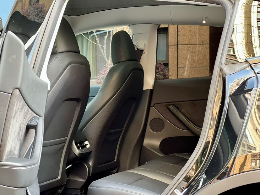 Tesla Model Y 2023 #6 Tesla Model Y 2023 car image #6
