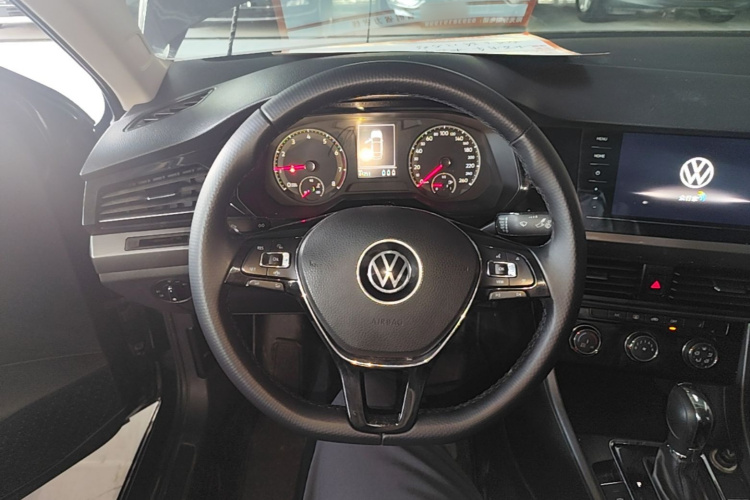 Volkswagen Bora 2020 imagen de coche #11