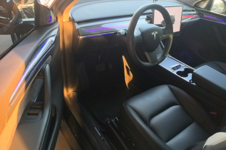 Tesla Model Y 2023 #16 Tesla Model Y 2023 car image #16