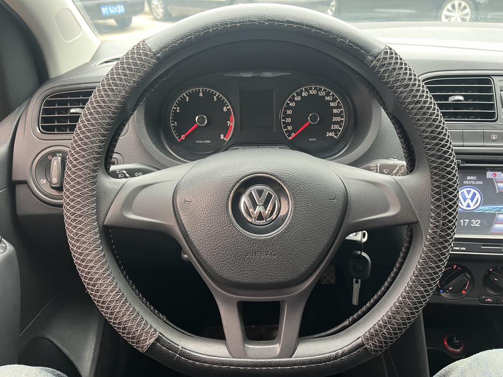 Volkswagen Polo 2015 #19 Volkswagen Polo 2015 car image #19