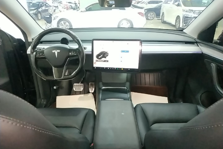 Tesla Model Y 2024 #10 Tesla Model Y 2024 car image #10