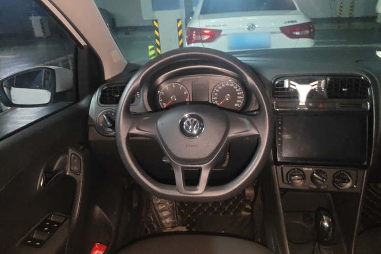 Volkswagen Polo 2018 car image #11