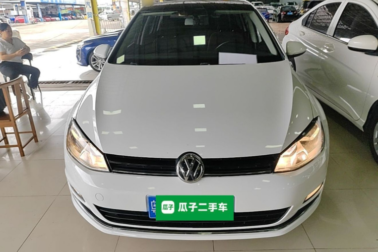 Volkswagen Golf 2017 car image #3