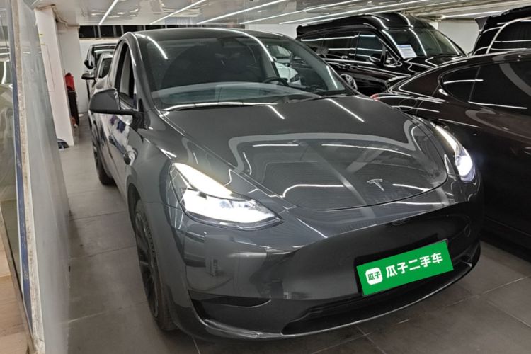 Tesla Model Y 2024 #4 Tesla Model Y 2024 car image #4