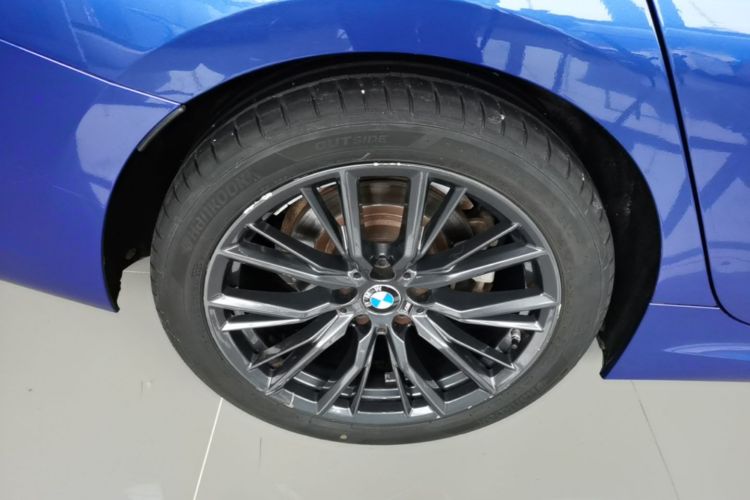 BMW 3 Series 2021 car image #10