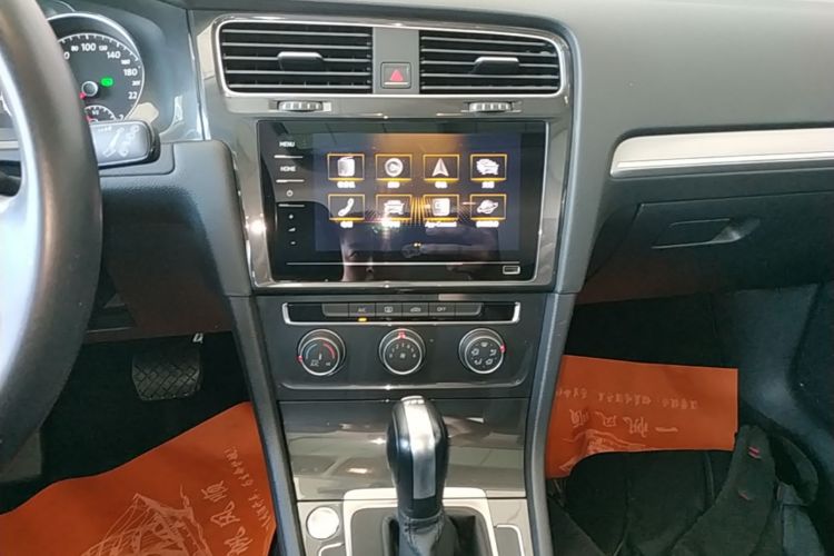 Volkswagen Golf 2020 car image #13