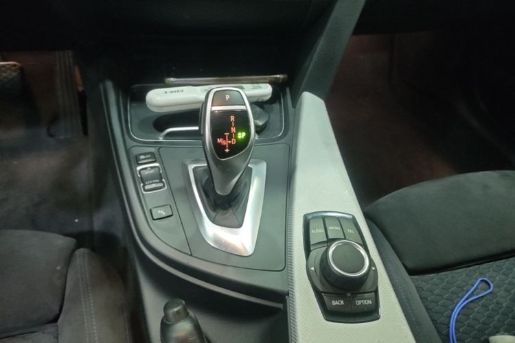 BMW 3 Series 2017 car image #14