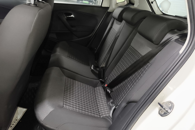 Volkswagen Polo 2015 car image #17