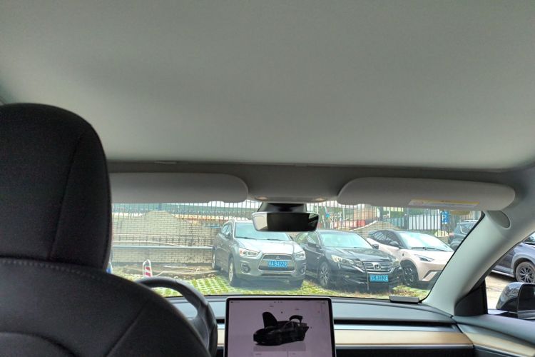 Tesla Model 3 2022 car image #16