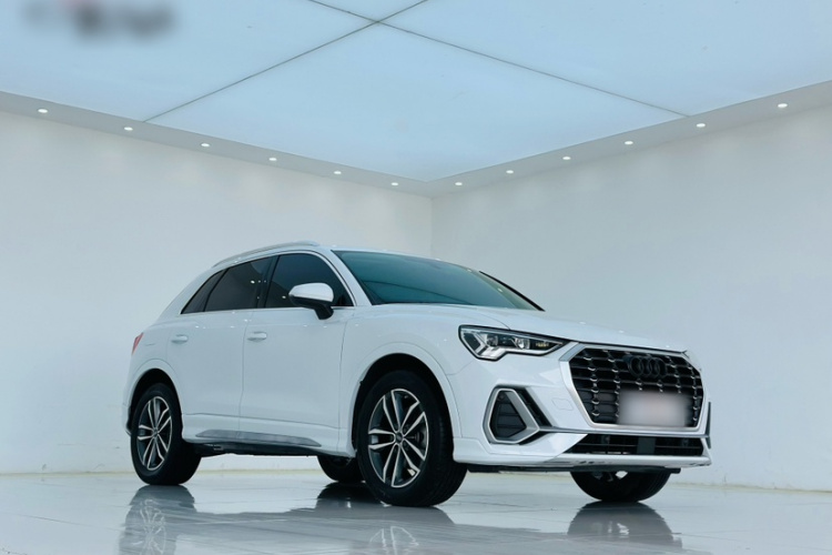 Audi Q3 2022 car image #4