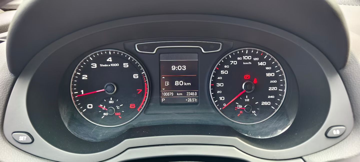 Audi Q3 2015 car image #9