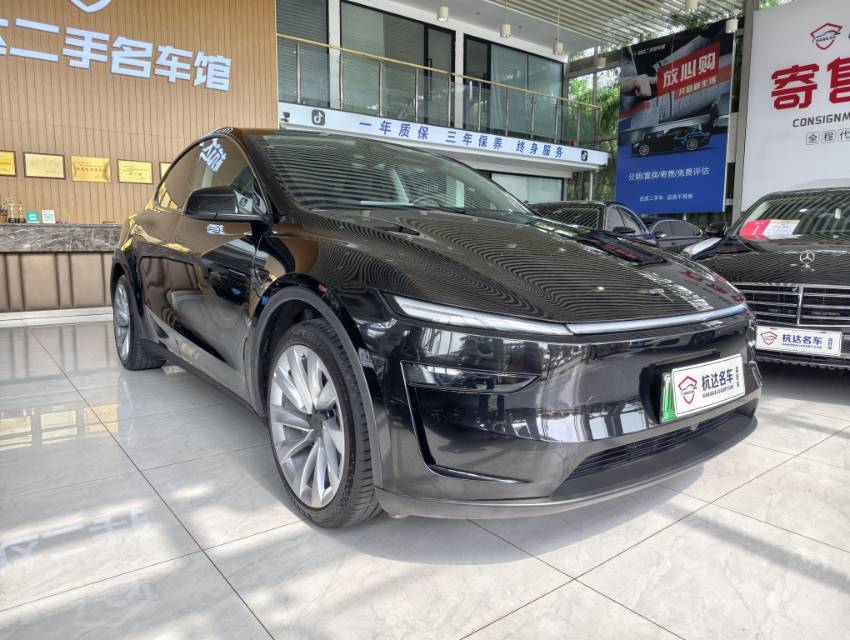 Tesla Model Y 2025 #3 Tesla Model Y 2025 car image #3