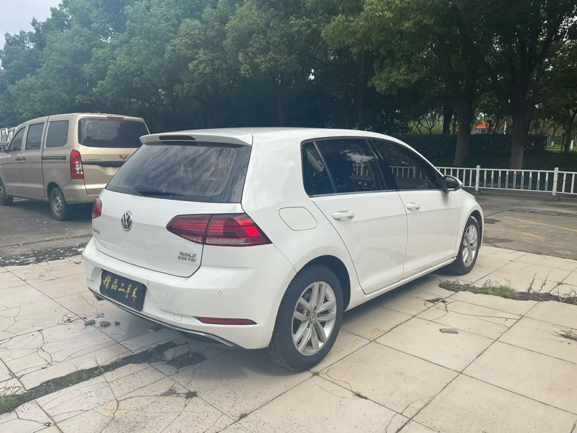 Volkswagen Golf 2018 car image #7