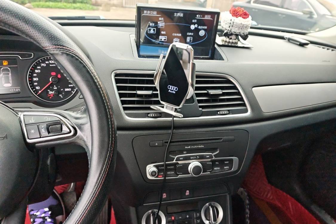 Audi Q3 2015 car image #26