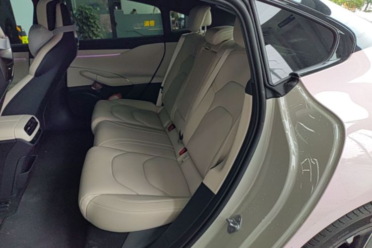 MI SU7 2025 car image #17