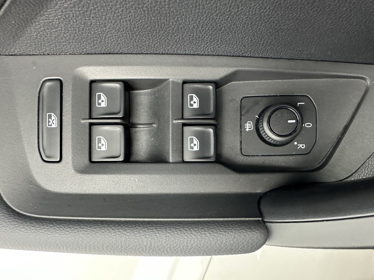 Volkswagen Tharu 2023 car image #12