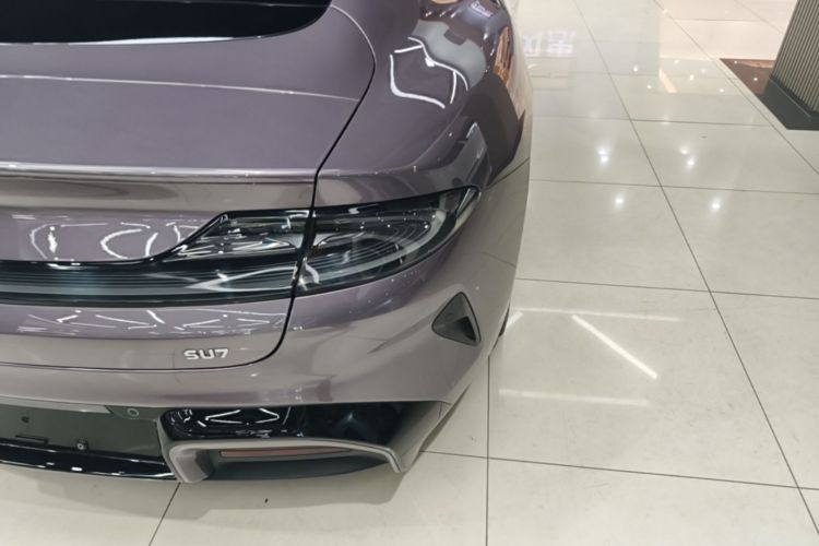 MI SU7 2024 car image #3